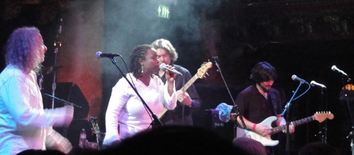 Sheryl Renee sits in with The Contribution